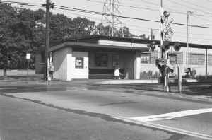 Station-Albertson-Shelter & Ticket Ofc-View NW - 06-87 (Keller-Keller).jpg (110022 bytes)